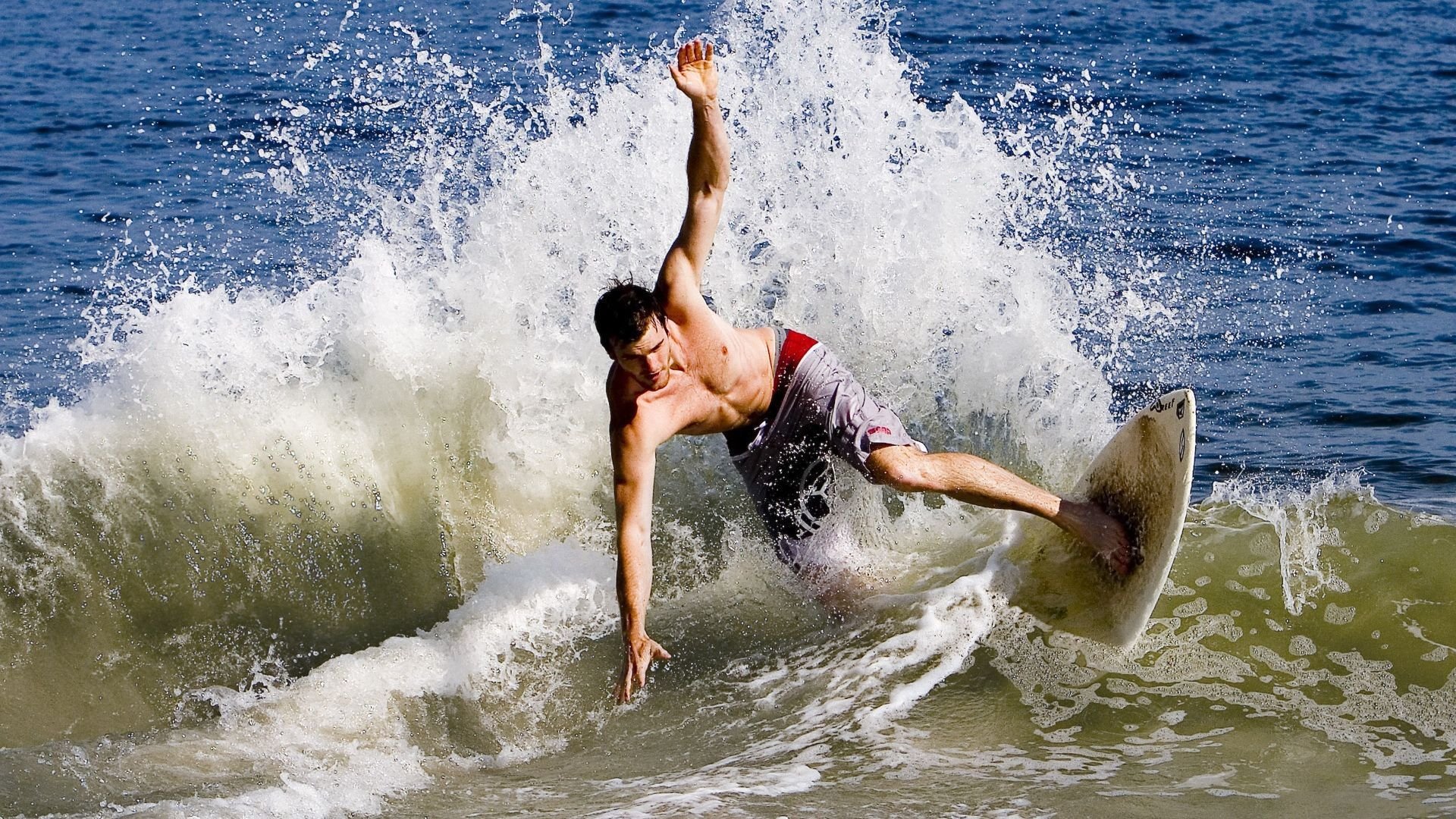 双重征服，勒沃库森欧战生死战破西班牙铁壁，奥利维耶国家德比上演王者接管