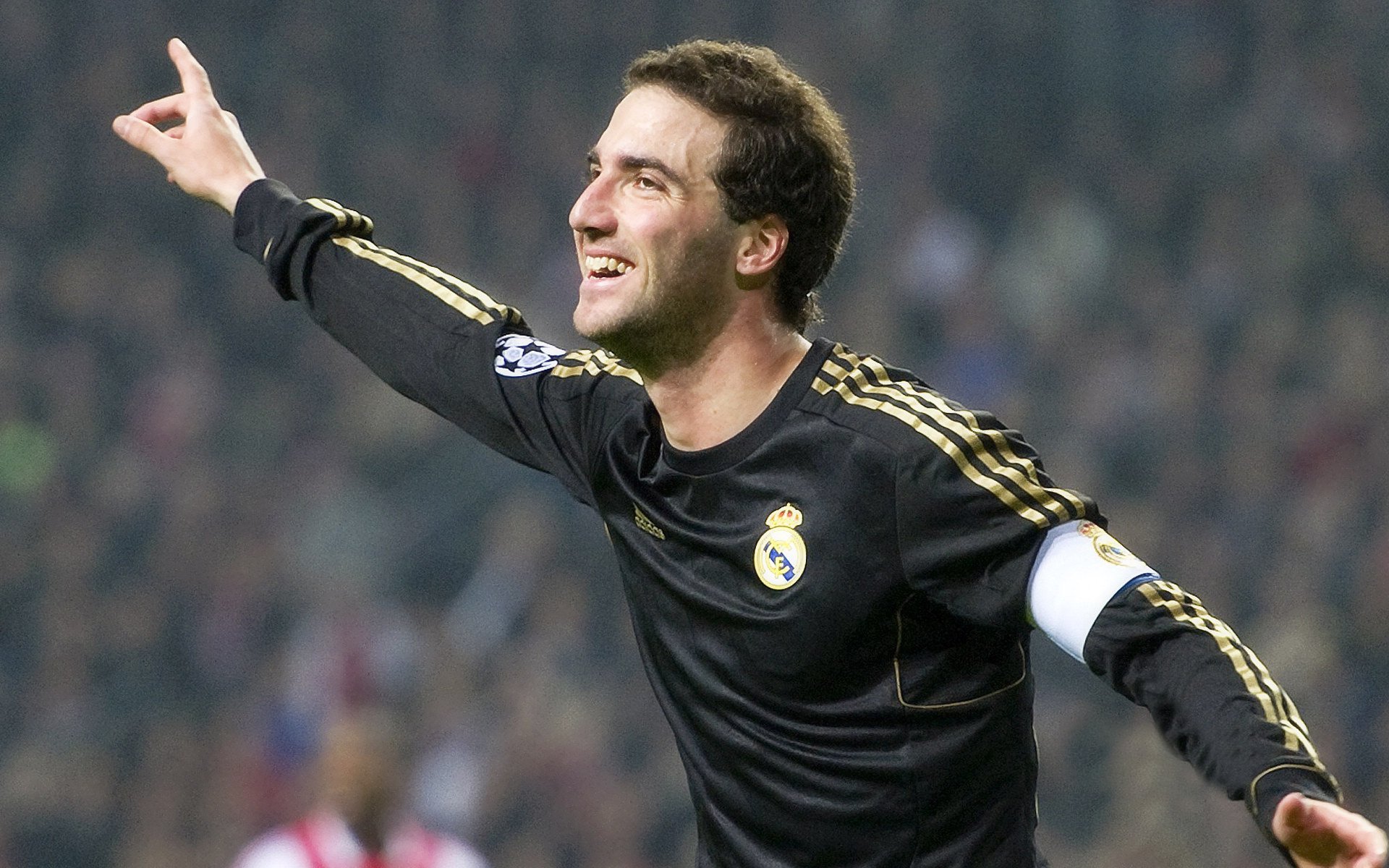 意甲焦点战之夜，伊萨克一手掌控比赛走势，书写个人传奇