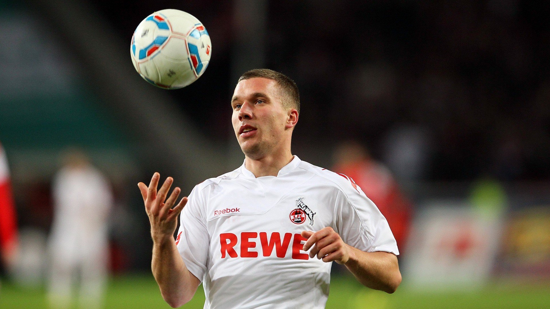 绿茵场与乒乓台的双重奏，葡萄牙轻取德国，许昕带队展国球雄风